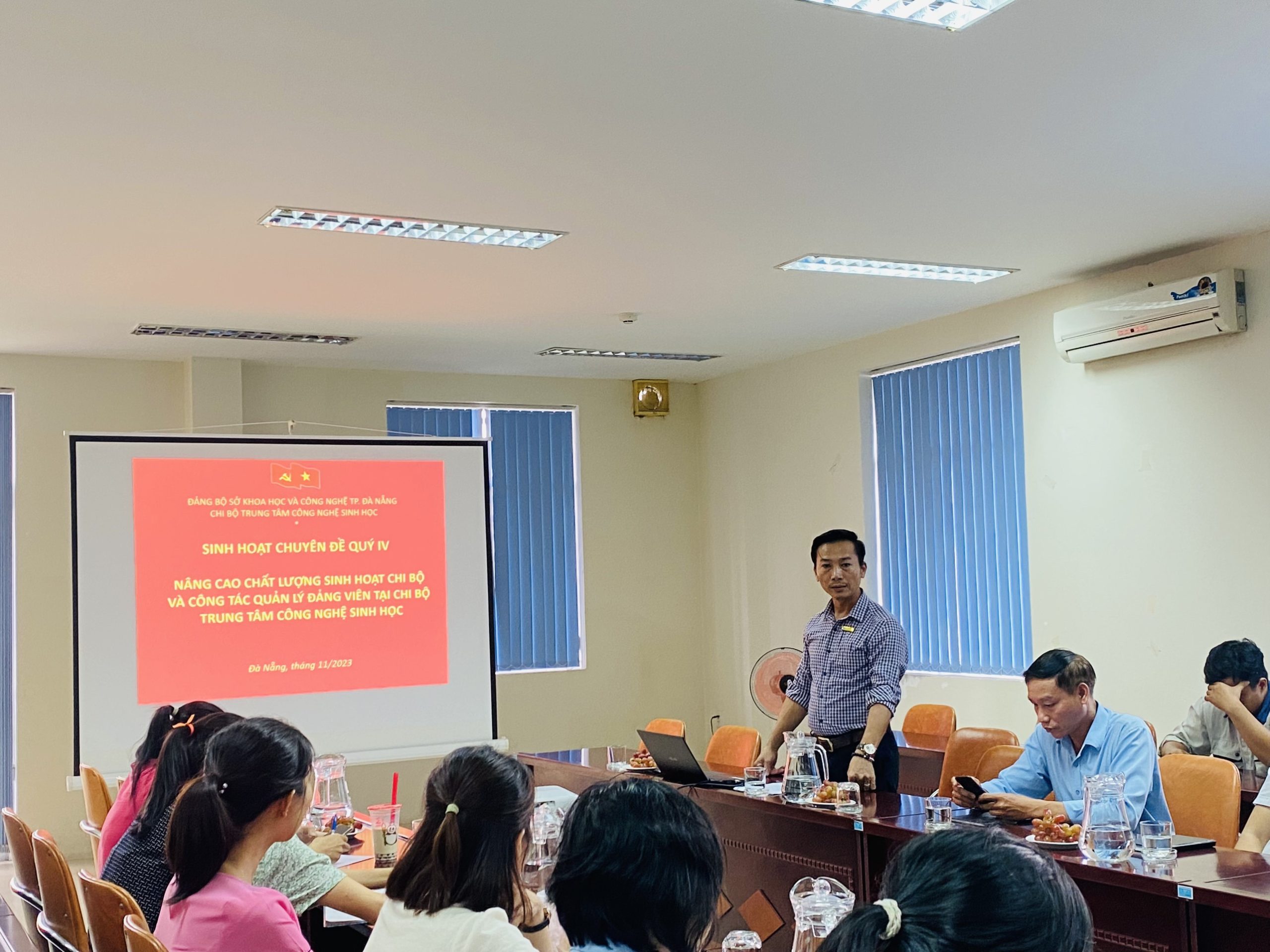 Sinh hoạt chuyên đề Quý IV năm 2023 tại Chi bộ Trung tâm Công nghệ Sinh học Đà Nẵng