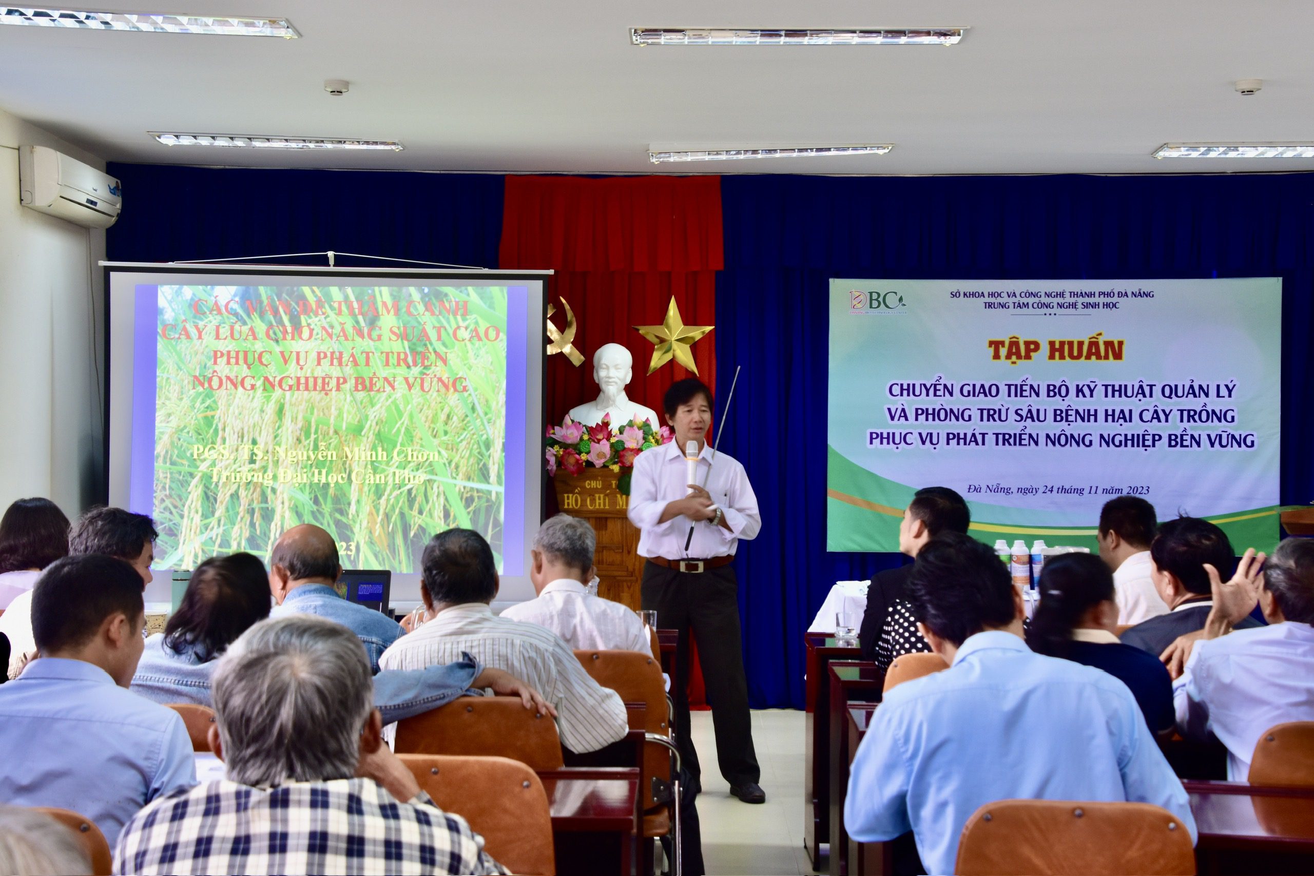 Trung tâm Công nghệ Sinh học Đà Nẵng tổ chức tập huấn kỹ thuật quản lý sâu bệnh cây trồng thân thiện môi trường
