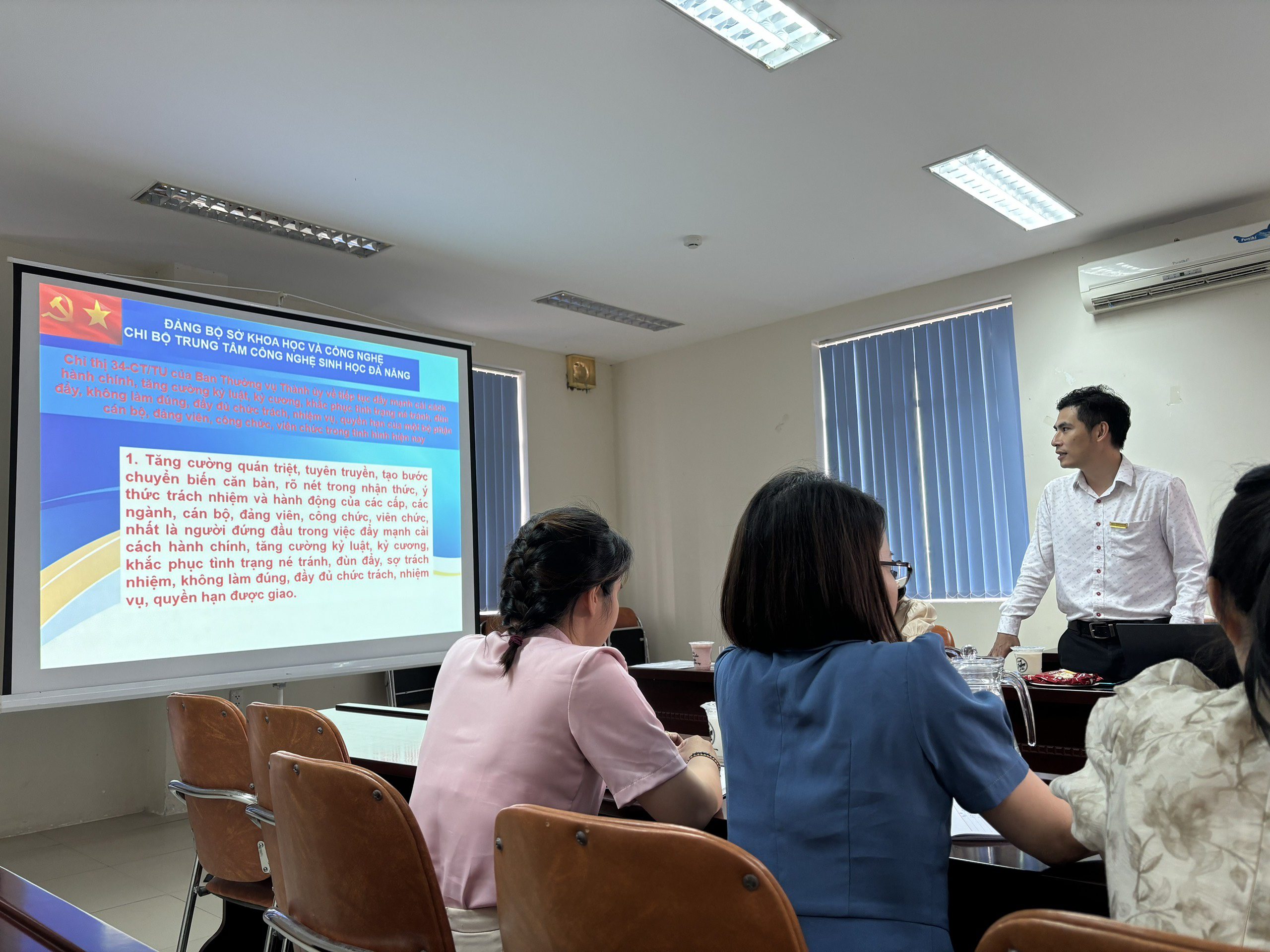 Sinh hoạt chuyên đề Quý I tại Chi bộ Trung tâm Công nghệ Sinh học Đà Nẵng