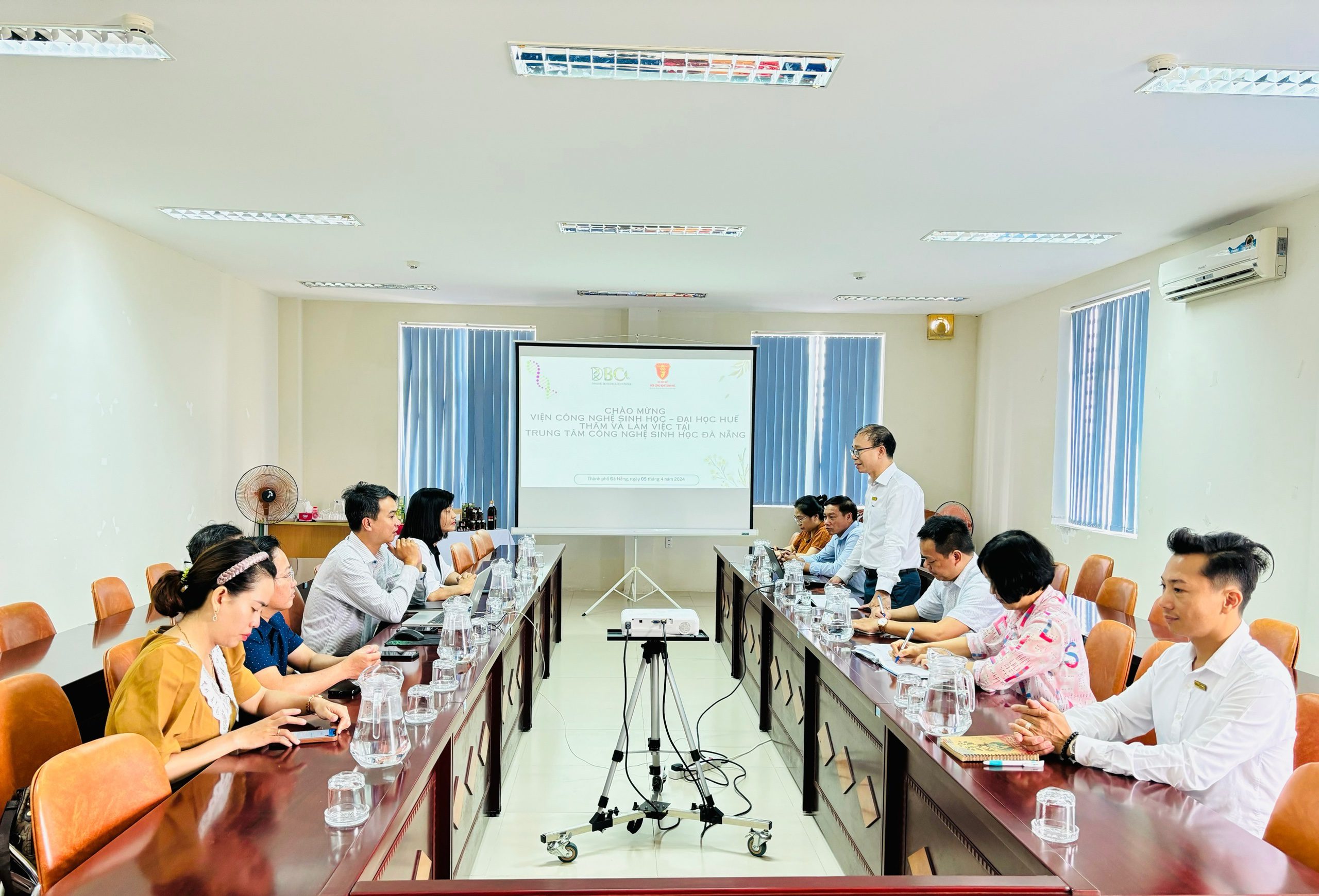 Lãnh đạo và chuyên gia Viện Công nghệ Sinh học – Đại học Huế thăm và làm việc tại Trung tâm Công nghệ Sinh học Đà Nẵng